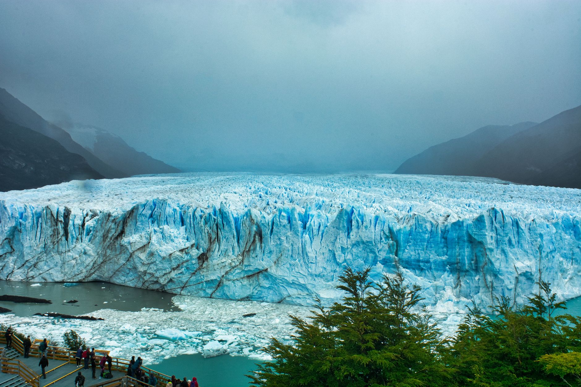 Dramatic glacial peaks and turquoise lake